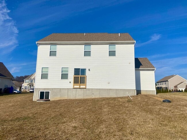 Building Photo - 27 E Imperial Dr