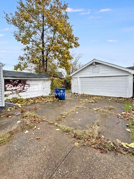 Building Photo - 1079 E 68th St