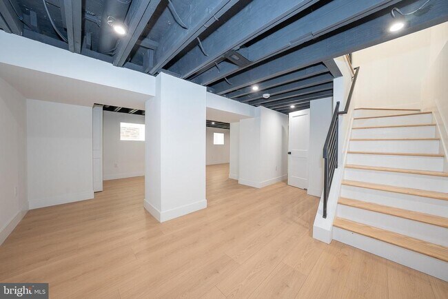 Building Photo - 314 N Essex Ave