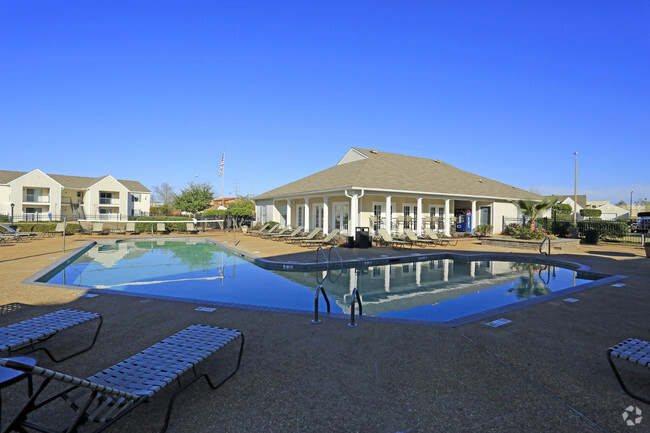 laurel park pool