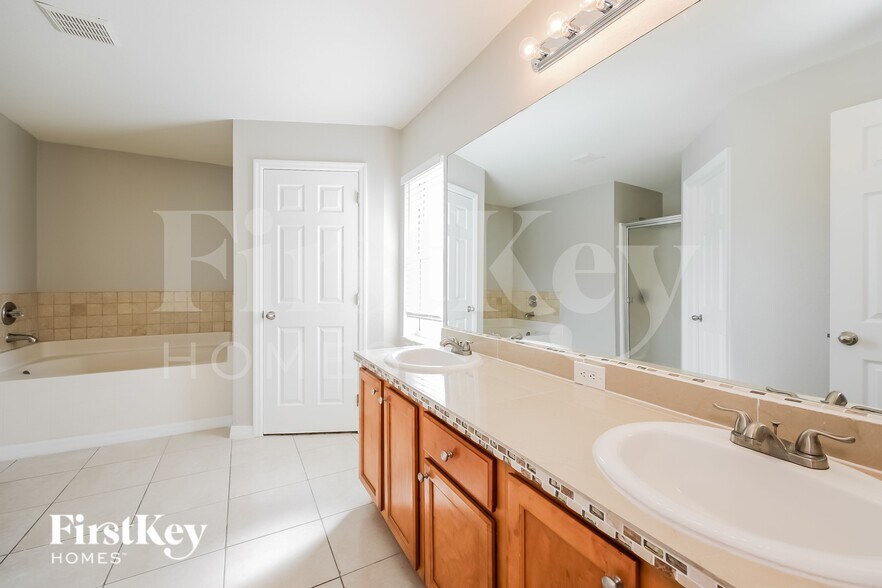 Building Photo - 414 Willowbrook Dr