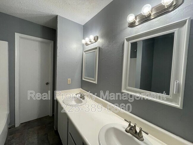 Building Photo - 1724 Brightside Dr