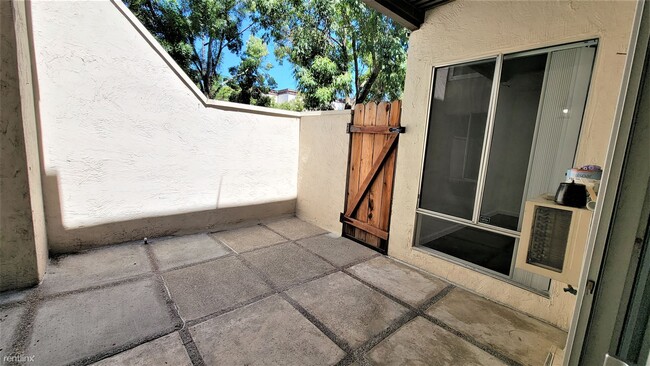 Building Photo - 2 br, 1 bath Condo - 1740 Laguna Street D