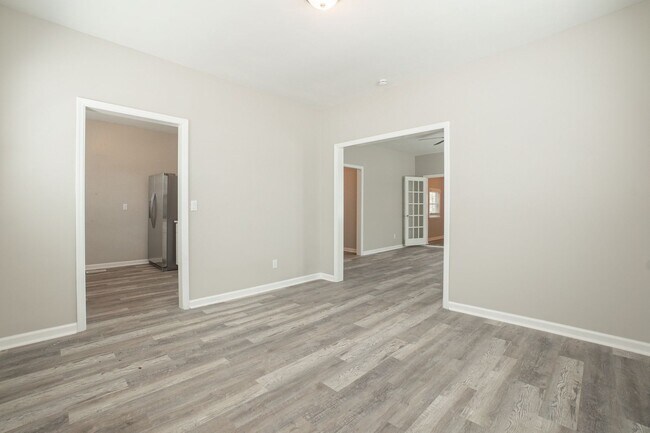 Building Photo - 216 Crescent Ave