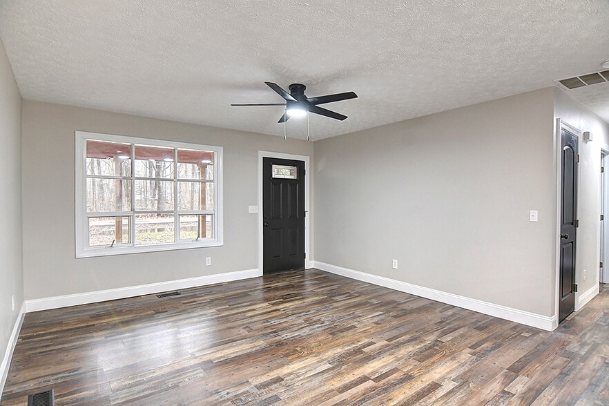 Building Photo - 1209 Nutwood Dr