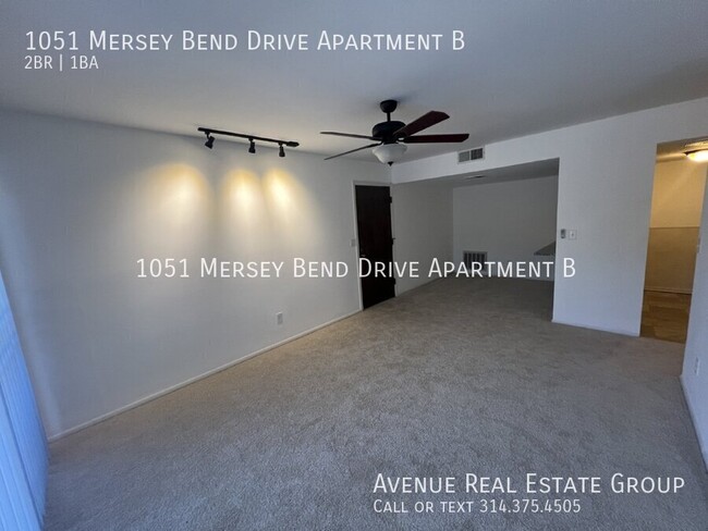 Building Photo - Move-In Ready Condo in Mehlville Schools –...