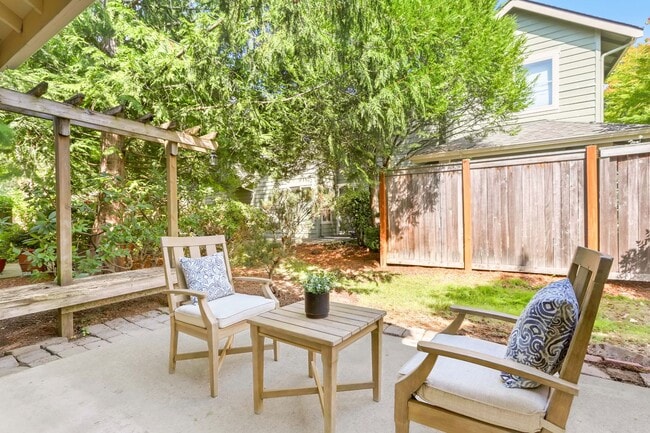 Building Photo - Must-see property that still feels brand new
