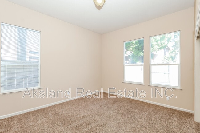 Building Photo - 624 Reed Ct