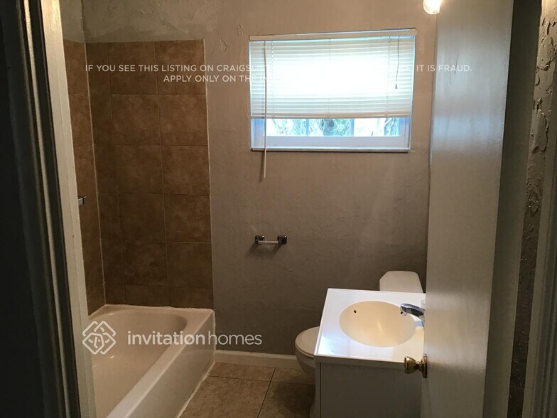 Building Photo - 4059 28th Ave N