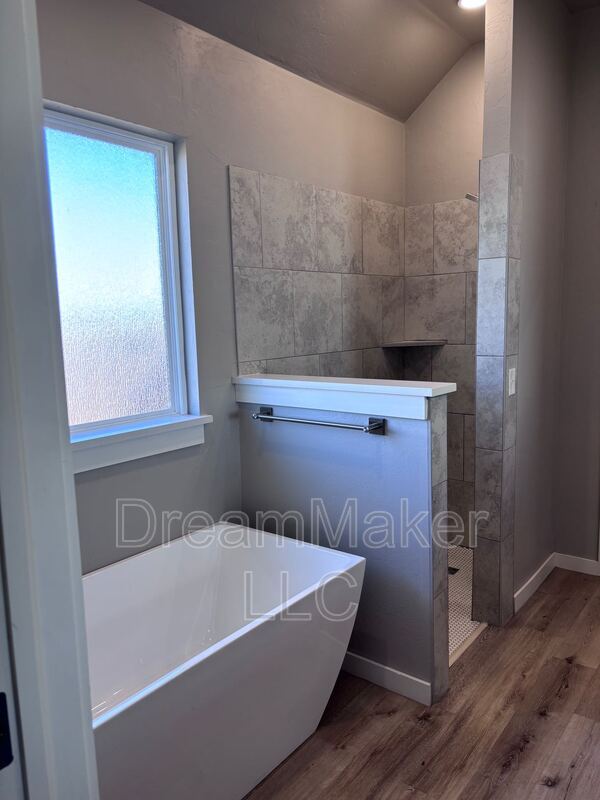 Building Photo - 3035 SE 34th St