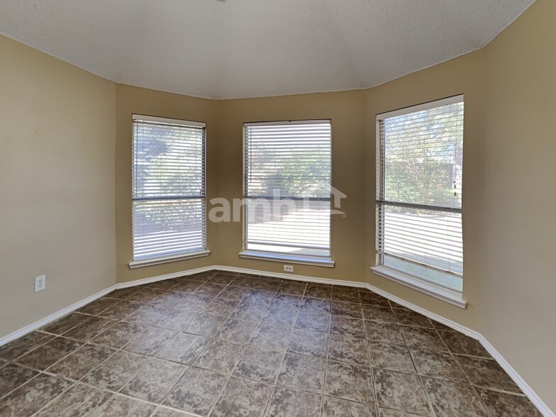 Building Photo - 6215 Hillside Ln