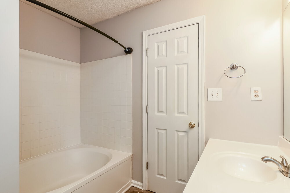 Building Photo - 4935 River Overlook Way