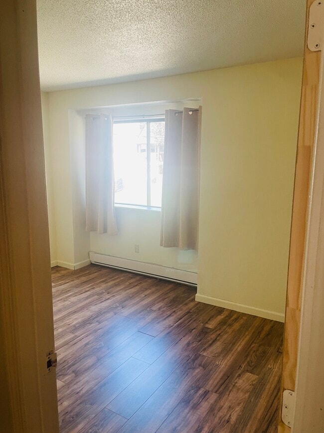 Building Photo - 220 Blakeslee St