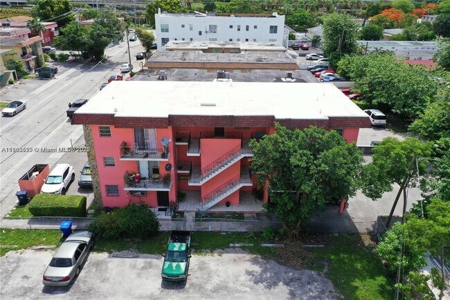Building Photo - 458 SW 9th St