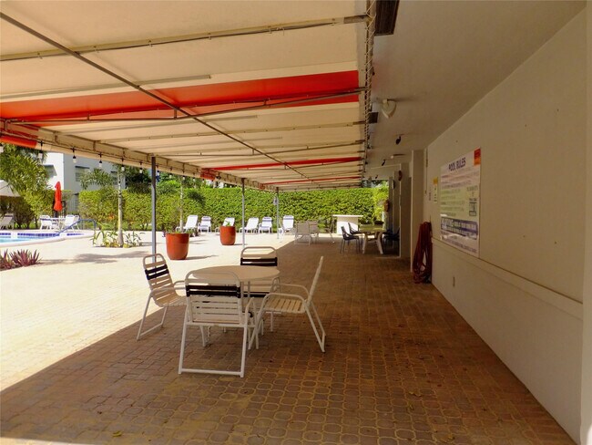 Building Photo - 7807 Golf Cir Dr