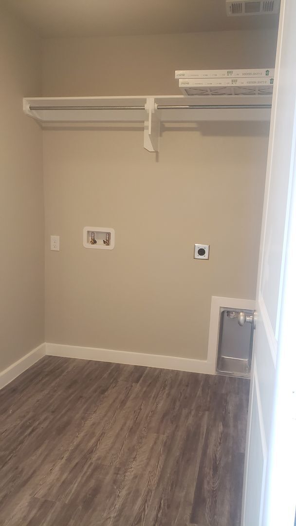 Building Photo - 3 Bedroom 2 bath home!