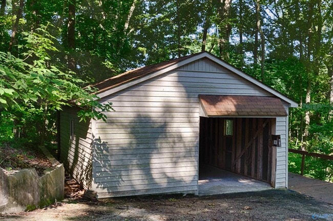 Building Photo - 286 Springhill Rd NW
