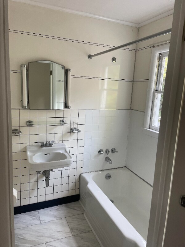 Building Photo - 112 Sawkill Rd