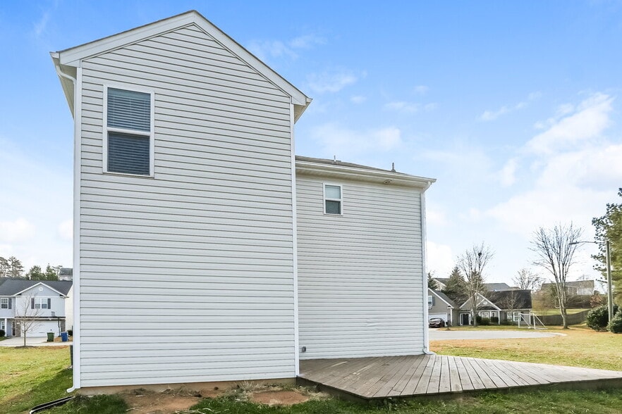 Building Photo - 128 Ashmore Dr