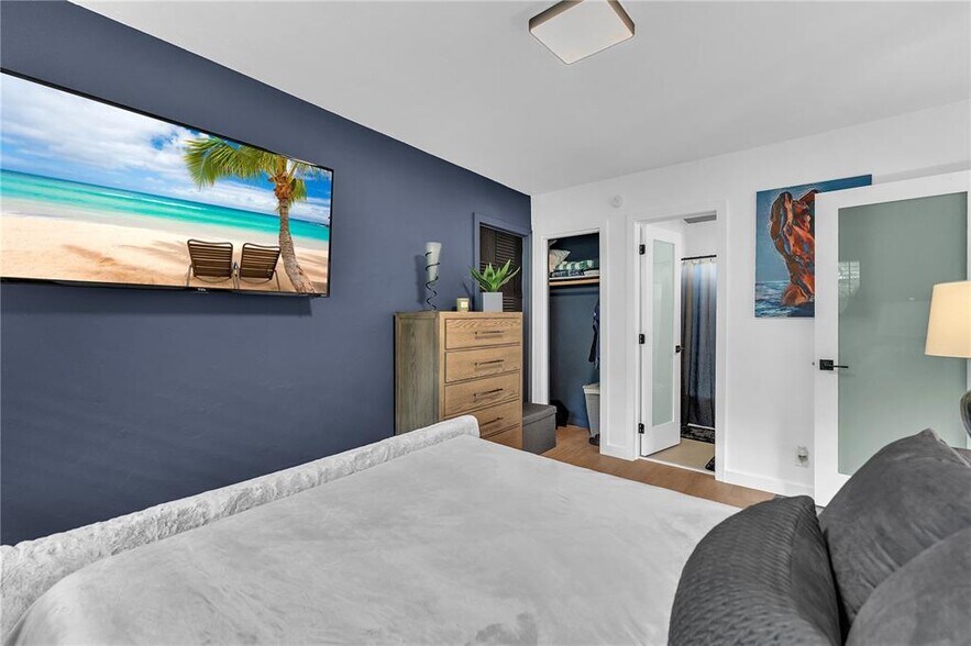 Building Photo - 754 NE 40th St