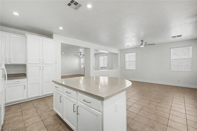 Building Photo - 835 Entrada Ridge Ave
