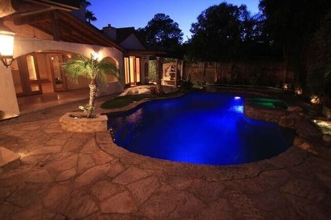 Custom Backyard - Atrium & Heated Pool/Spa - 12707 Califa St