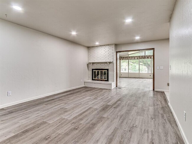 Building Photo - 1170 Mockingbird Cir