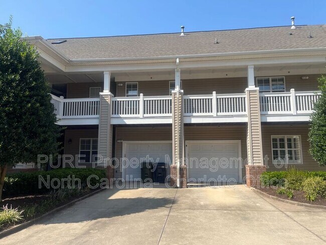 Building Photo - 8915 Rosalyn Glen Rd