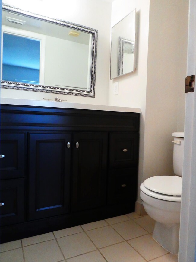 Building Photo - 7094 Golf Colony Ct
