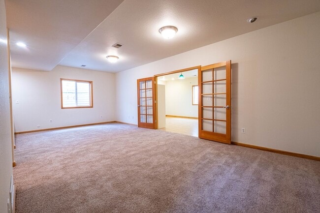 Building Photo - 4 Bed 3 Bath Home in Highlands Meadows - Windsor!