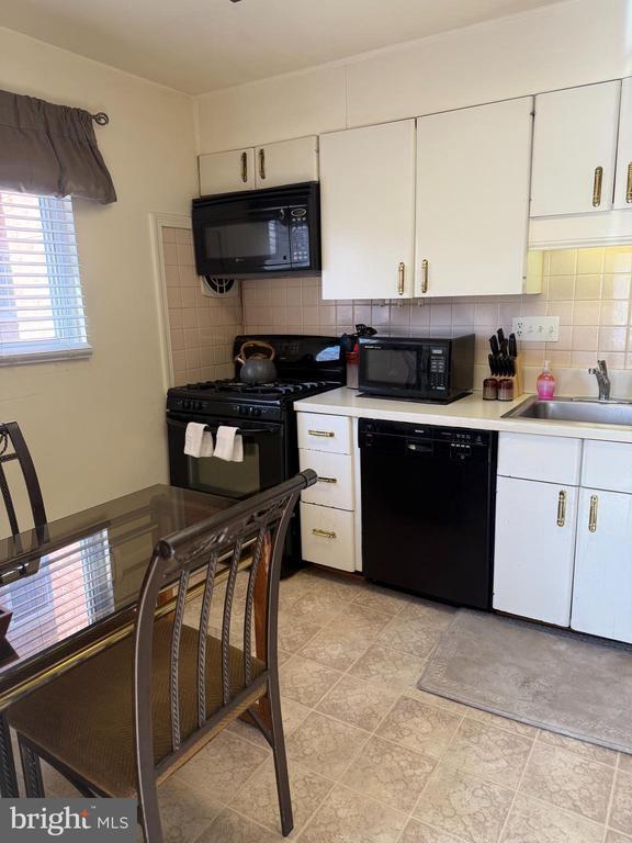 Building Photo - 637 22nd St S