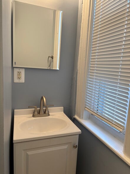 Building Photo - 408 W 28th St