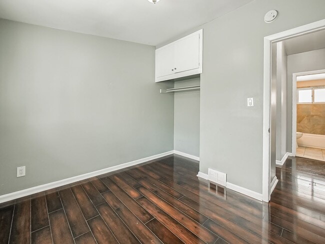 Building Photo - AVAILABLE NOW! Spacious 3-Bedroom Home with Functional Layout in Pontiac