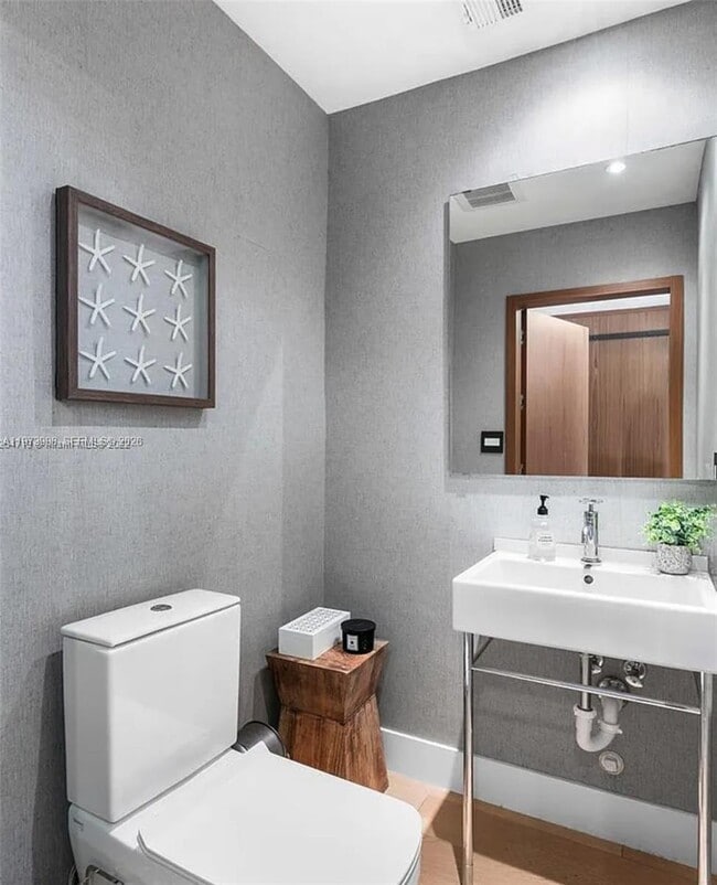 Building Photo - 524 Oleander Dr