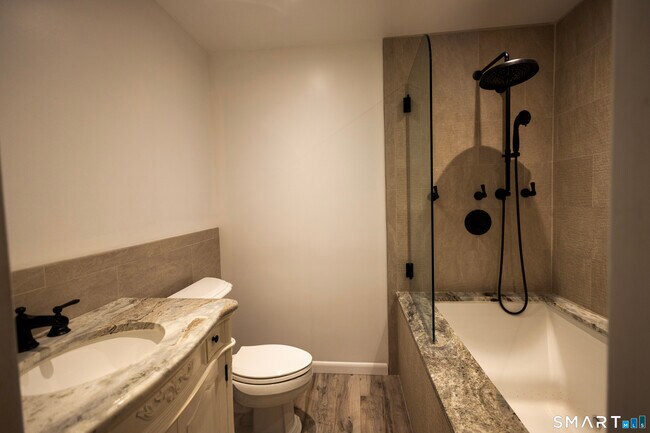 Building Photo - 18 Pinewood Shores