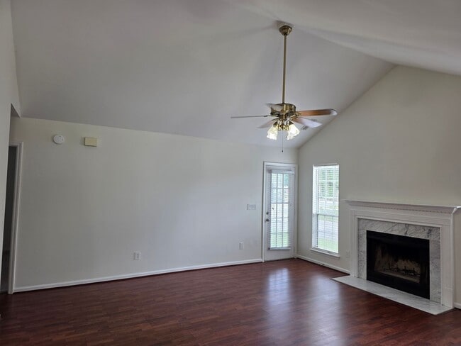 Building Photo - Charming 3-Bedroom Home in Desirable Shadowmoss Community