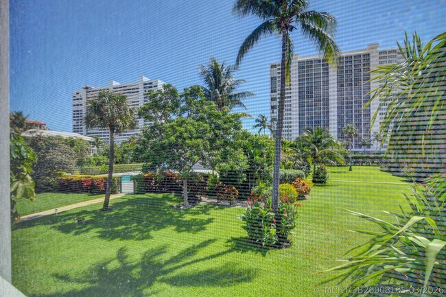 Building Photo - 2730 Banyan Rd