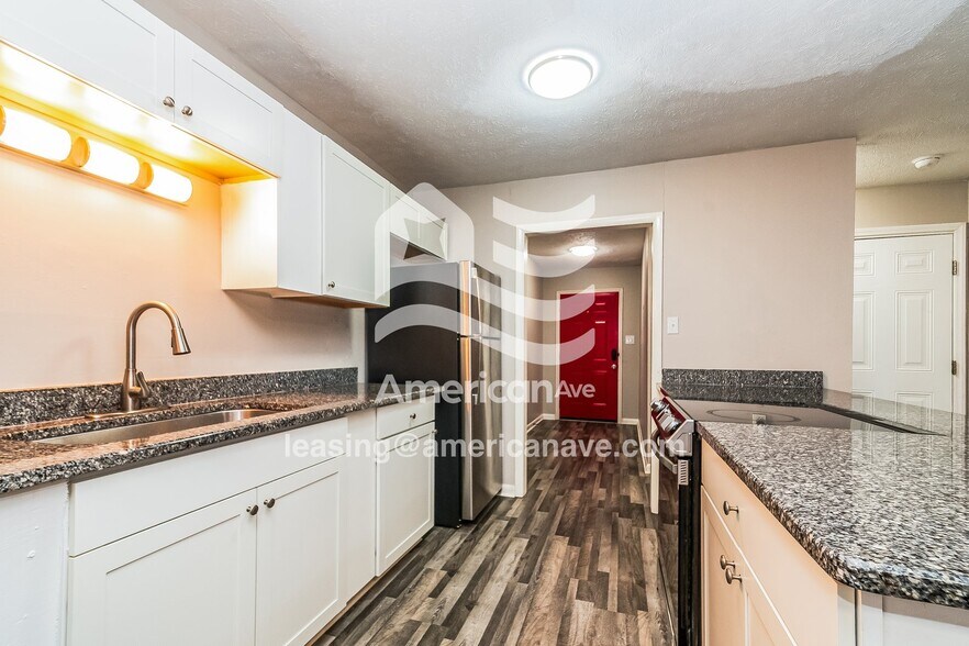 Building Photo - 1605 Blue Springs Rd