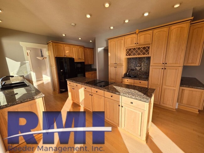 Building Photo - Waterfront Oasis!!!!