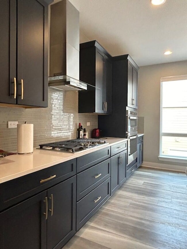 Building Photo - Beautiful 2 Bed + Office + 2.5 Bath home i...