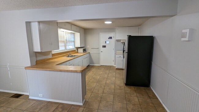 Kitchen - 804 Wabash Ave