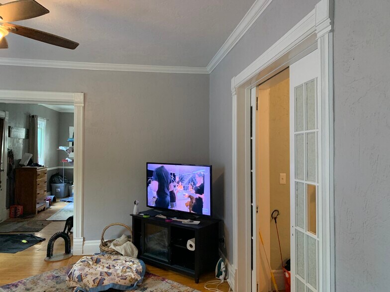 Living Room - 1667 Doty St