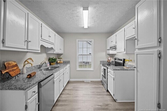 Building Photo - 1421 Matilda Ct