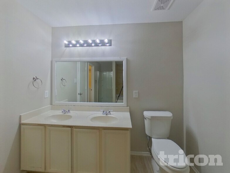 Building Photo - 1221 Dianthus Dr