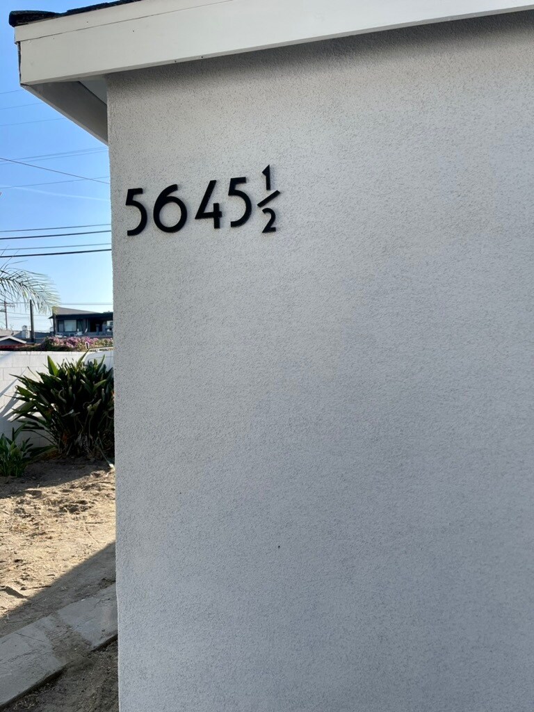 Back unit 5645 1/2 - entrance through the rear - 5645 Auckland Ave