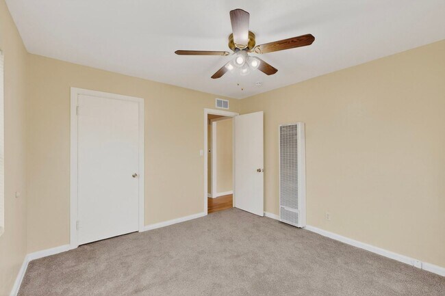 Building Photo - 714-714 Madison St NE