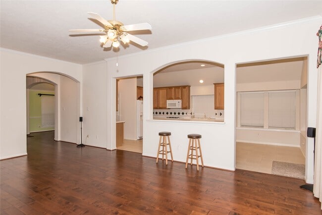 Building Photo - 9115 Sunny Ridge Dr