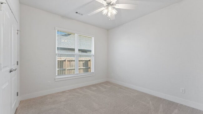 Building Photo - "Lovely 4-Bedroom Retreat with Fireplace &...