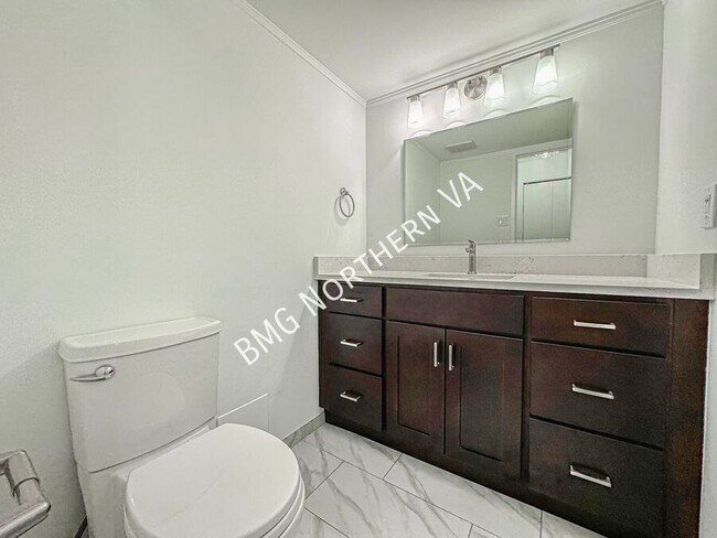 Building Photo - 309 Yoakum Pkwy