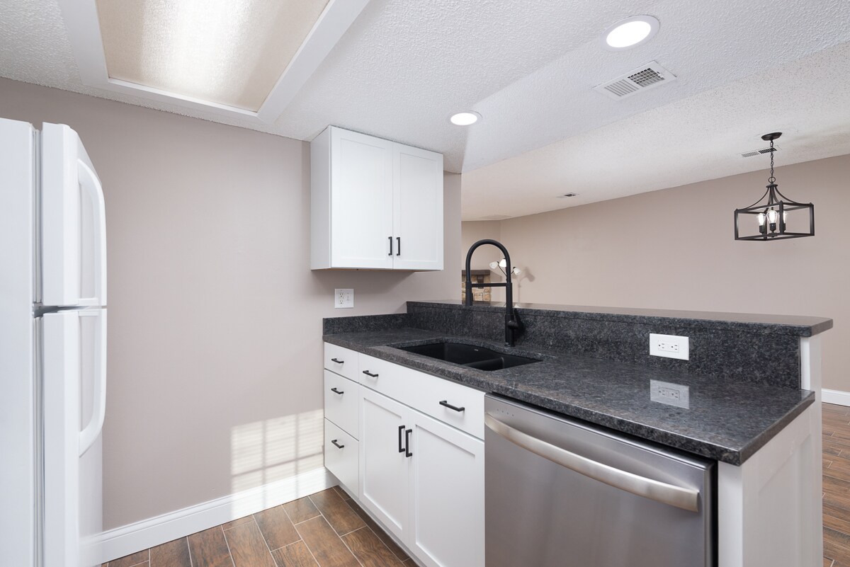 Building Photo - 8303 N Everton